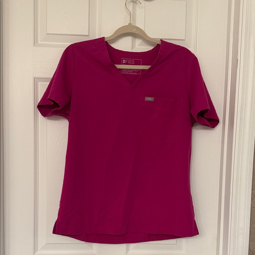Figs Women's Magenta V-Neck Short Sleeve Top
